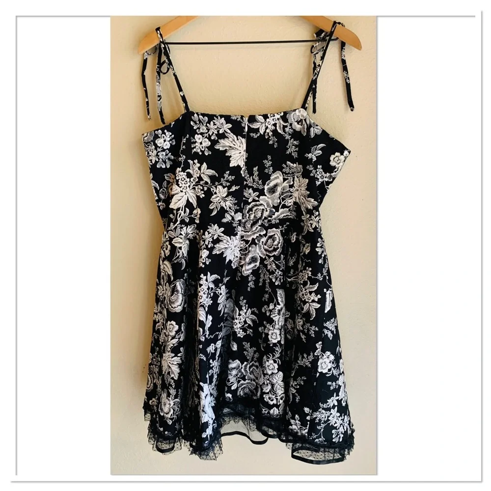Voodoo Vixen Pin Up Dress Black White Floral Polka Dot Lace Trim Size XL - Picture 8 of 12